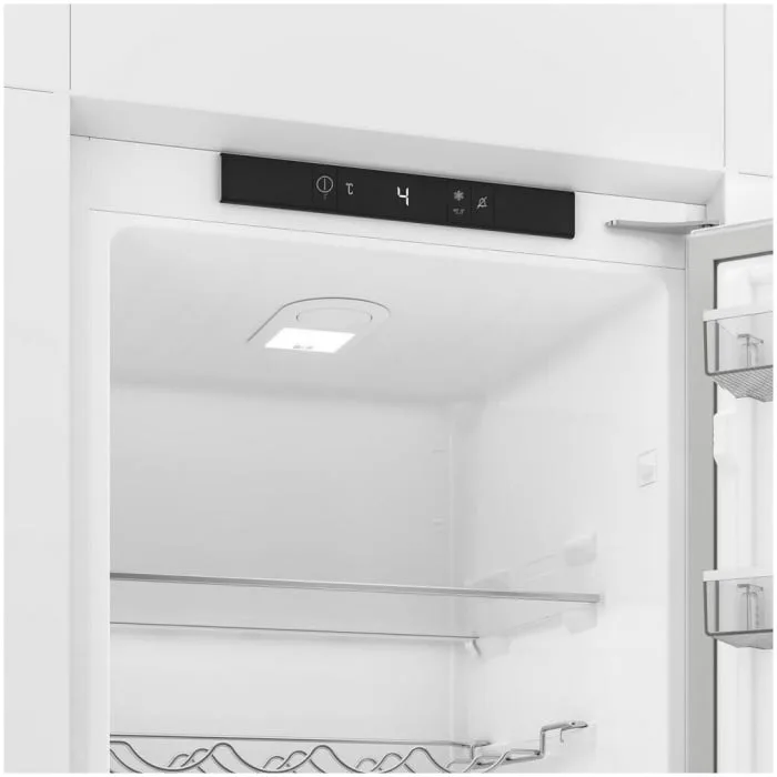 BLOMBERG SST4455Vi Tall Integrated larder fridge - Image 4