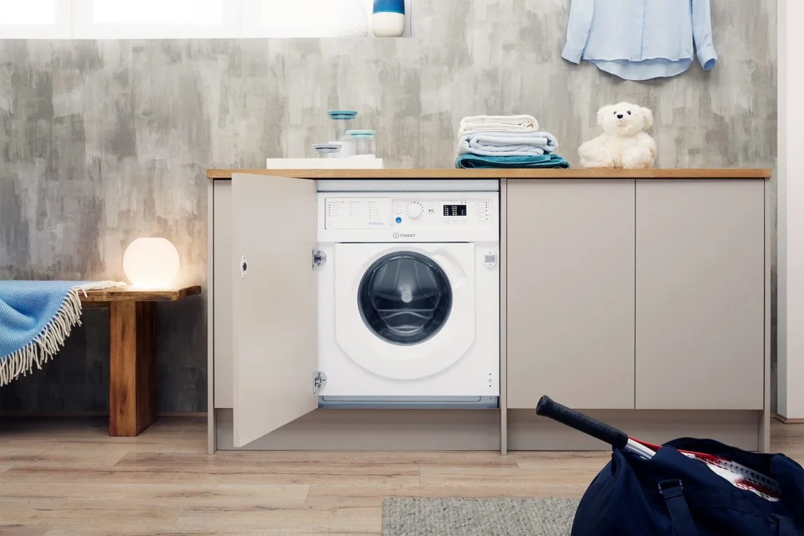 INDESIT BIWMIL71252UKN Built-in 7KG 1200 Spin washing machine - Image 4