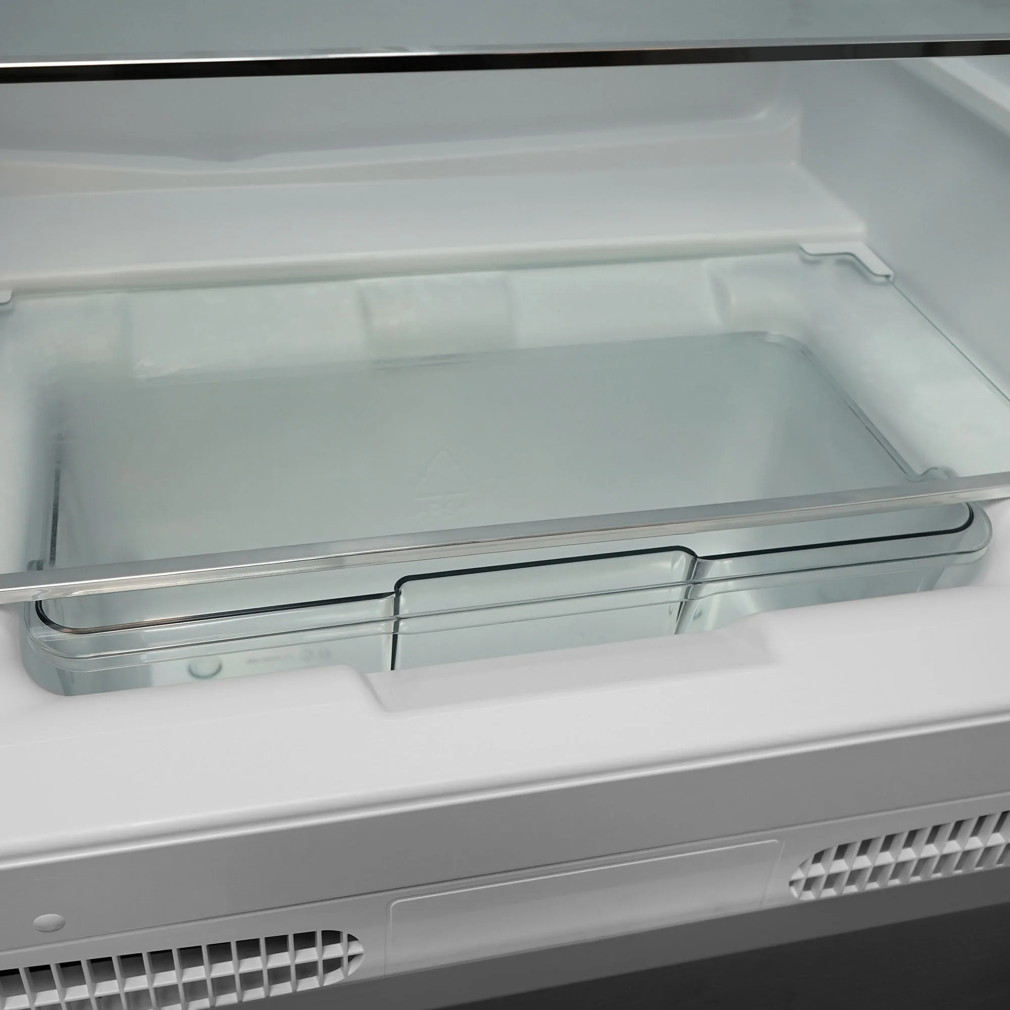 MONTPELLIER MBUL134E Built-under larder fridge - Image 4